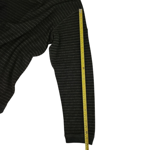 Mountain Hardwear Striped Wool Blend V-Neck Sweater – XL – Grey/Yellow – Outdoor - Picture 11 of 13